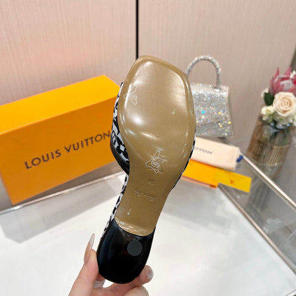 LV 26S HIGH-HEELED MULES 55 MM IN WHITE AND BLACK MONOGRAM CANVAS STYLE 2