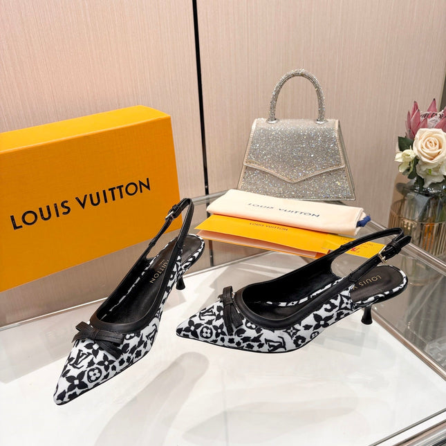 LV 26S BOW-DETAIL SLINGBACK PUMPS 55 MM IN WHITE AND BLACK MONOGRAM CANVAS