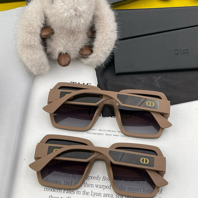MONTAIGNE SQUARE SUNGLASS D1292 IN LIGHT BROWN ACETATE