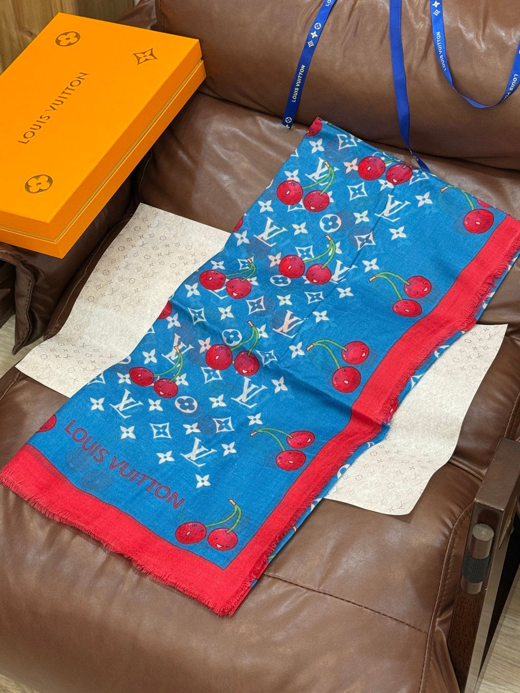 LV SCARF 140 CM IN CASHMERE 721494