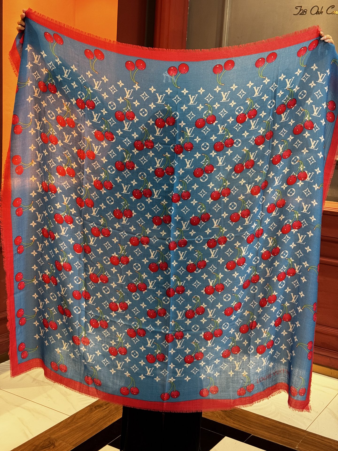 LV SCARF 140 CM IN CASHMERE 721494