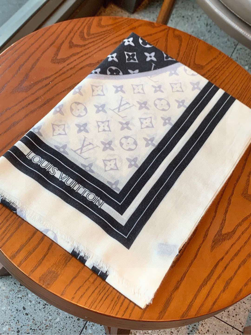 LV SCARF 200 CM IN CASHMERE 732076