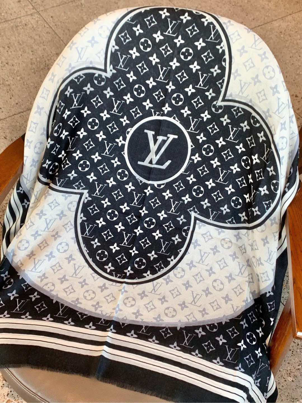LV SCARF 200 CM IN CASHMERE 732078
