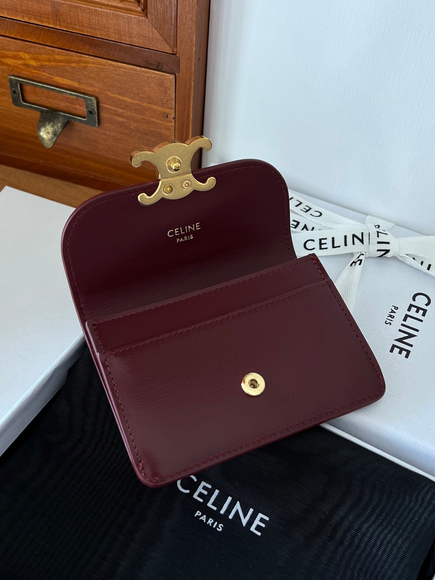 TRIOMPHE WALLET 10 IN BURGUNDY RED CALFSKIN GOLD HARDWARE