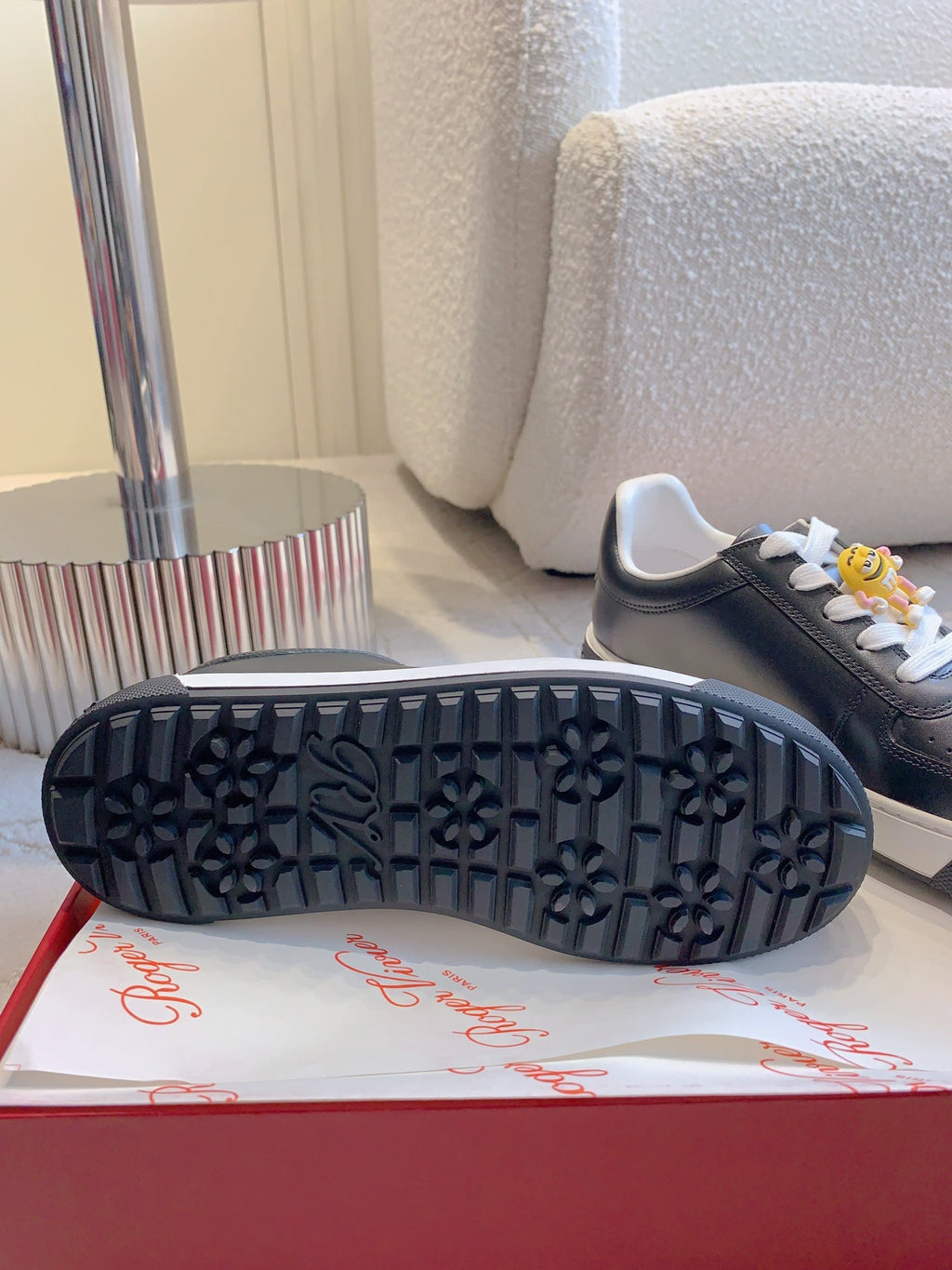 VIV' SKATE SNEAKERS IN BLACK CALFSKIN CARTOON CHARMS