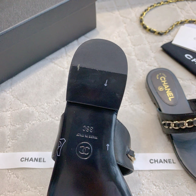 CC THONG SLIPPERS IN BLACK LAMBSKIN MIX CHAIN