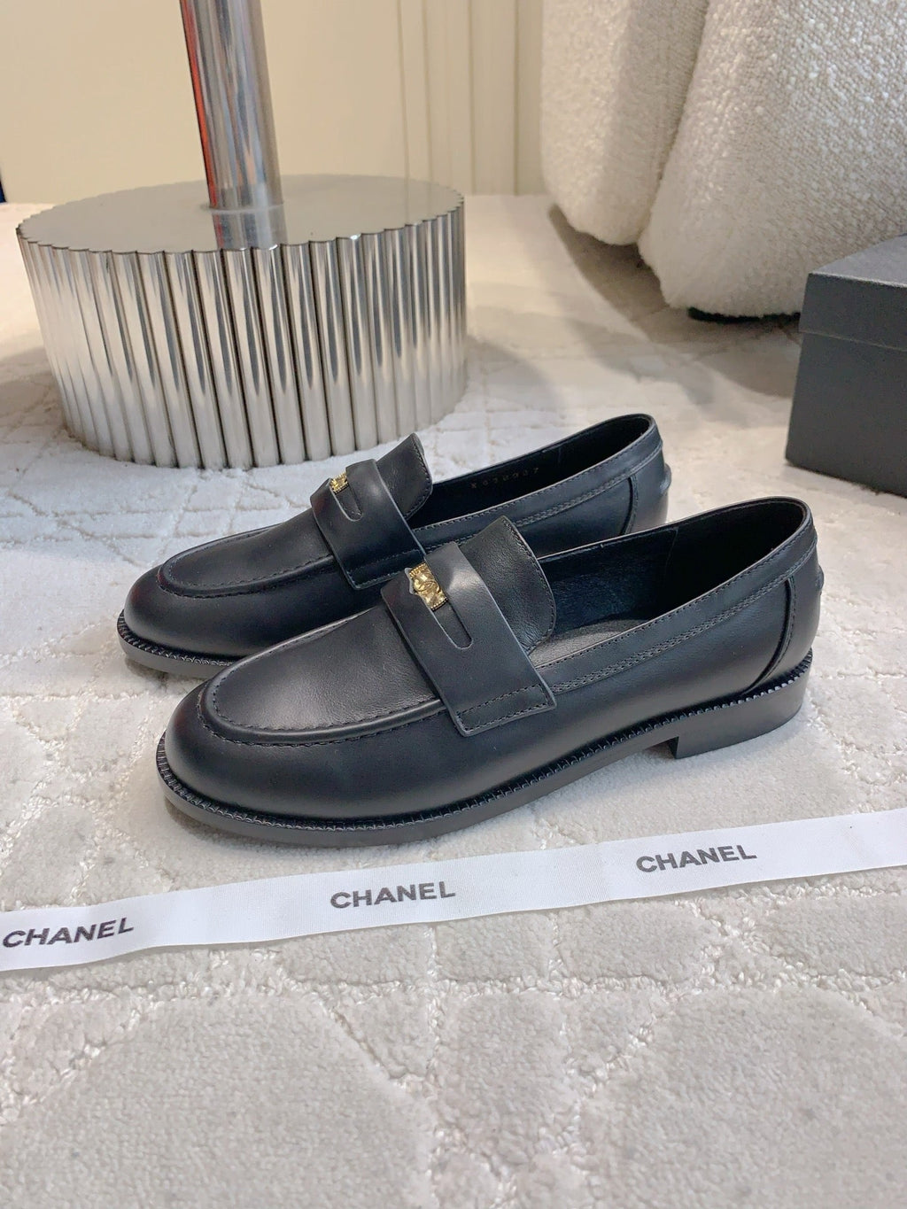 CHANEL 25S MOCCASINS IN BLACK CALFSKIN GOLD HARDWARE