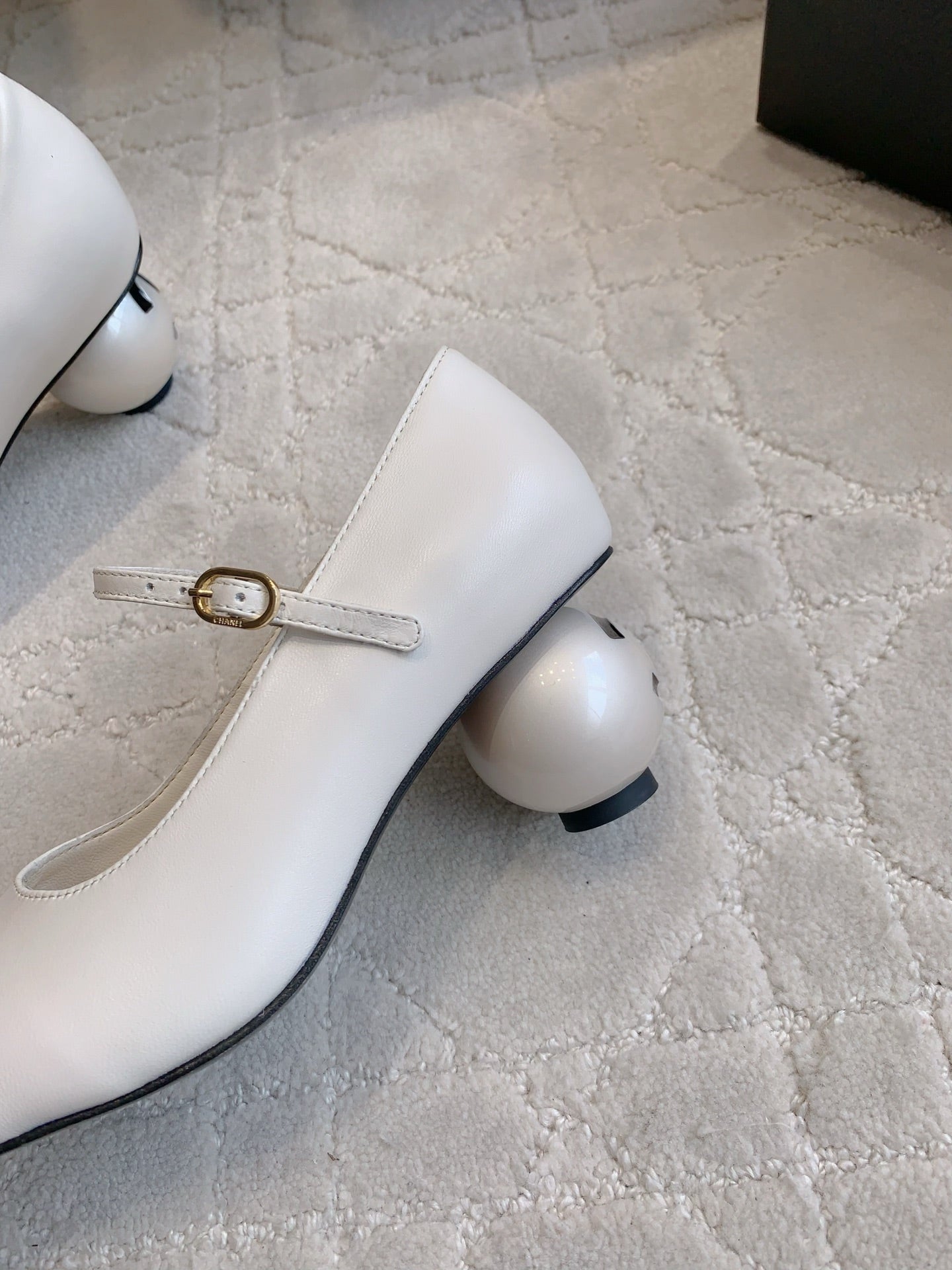 CC PEARL HIGH HEELS IN WHITE CALFSKIN