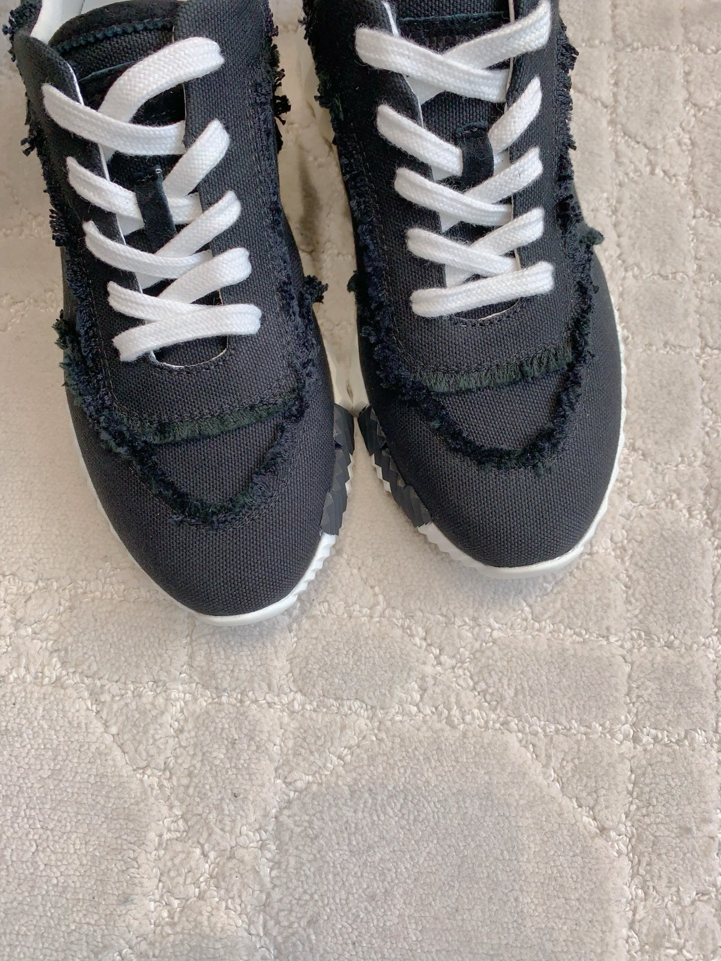 HM SNEAKER LOW SPORTS IN BLACK MESH