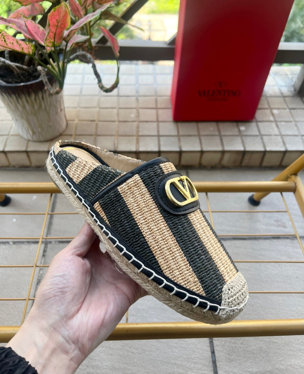 VALENTINO 26S ESPADRILLE MULES IN BLACK AND BEIGE RAFFIA