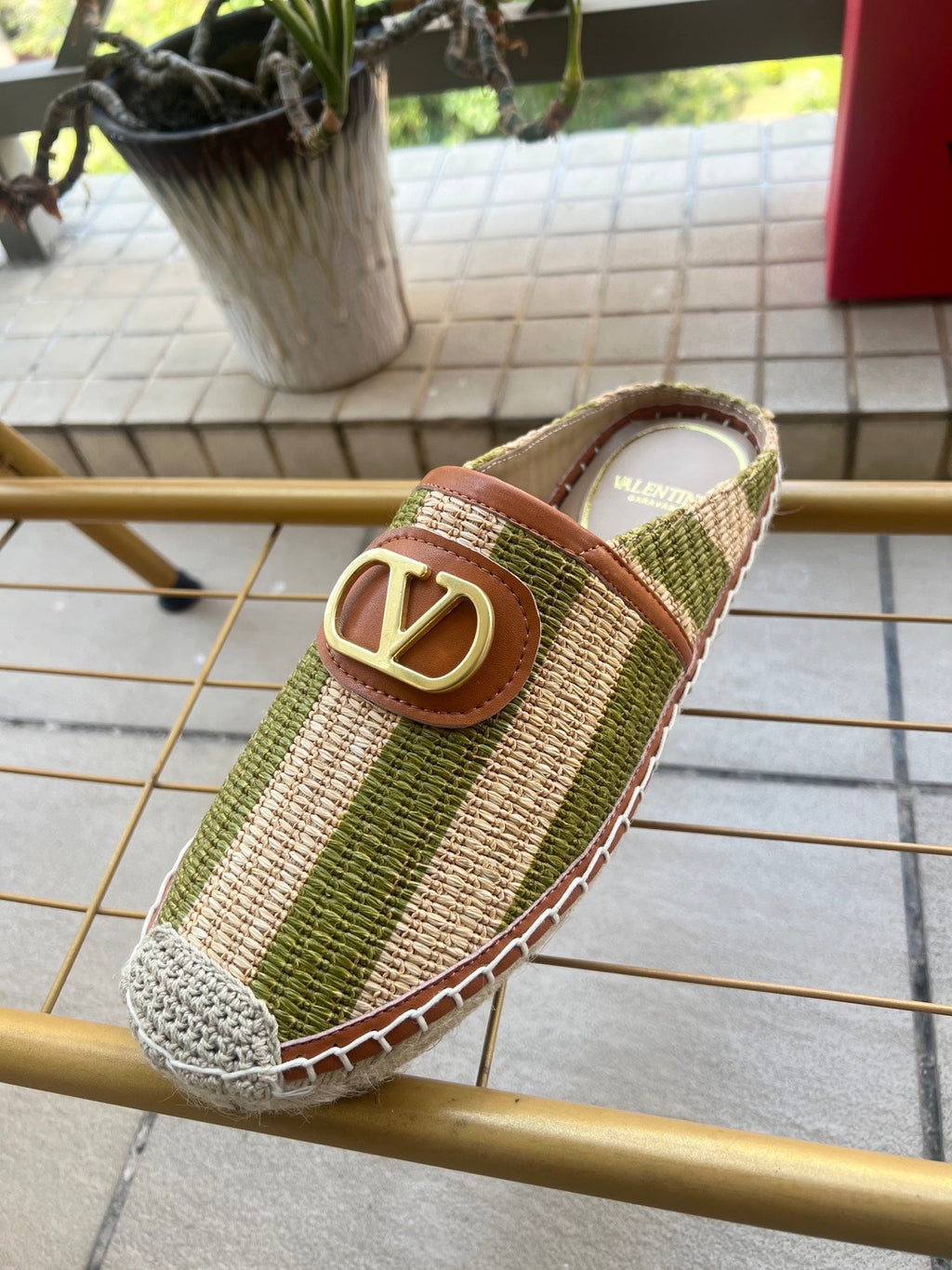 VALENTINO 26S ESPADRILLE MULES IN GREEN AND BEIGE RAFFIA
