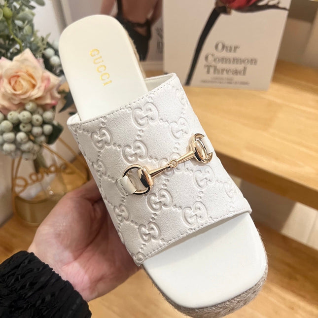 GUCCI 26S WEDGE SANDALS 100 MM IN WHITE SUEDE