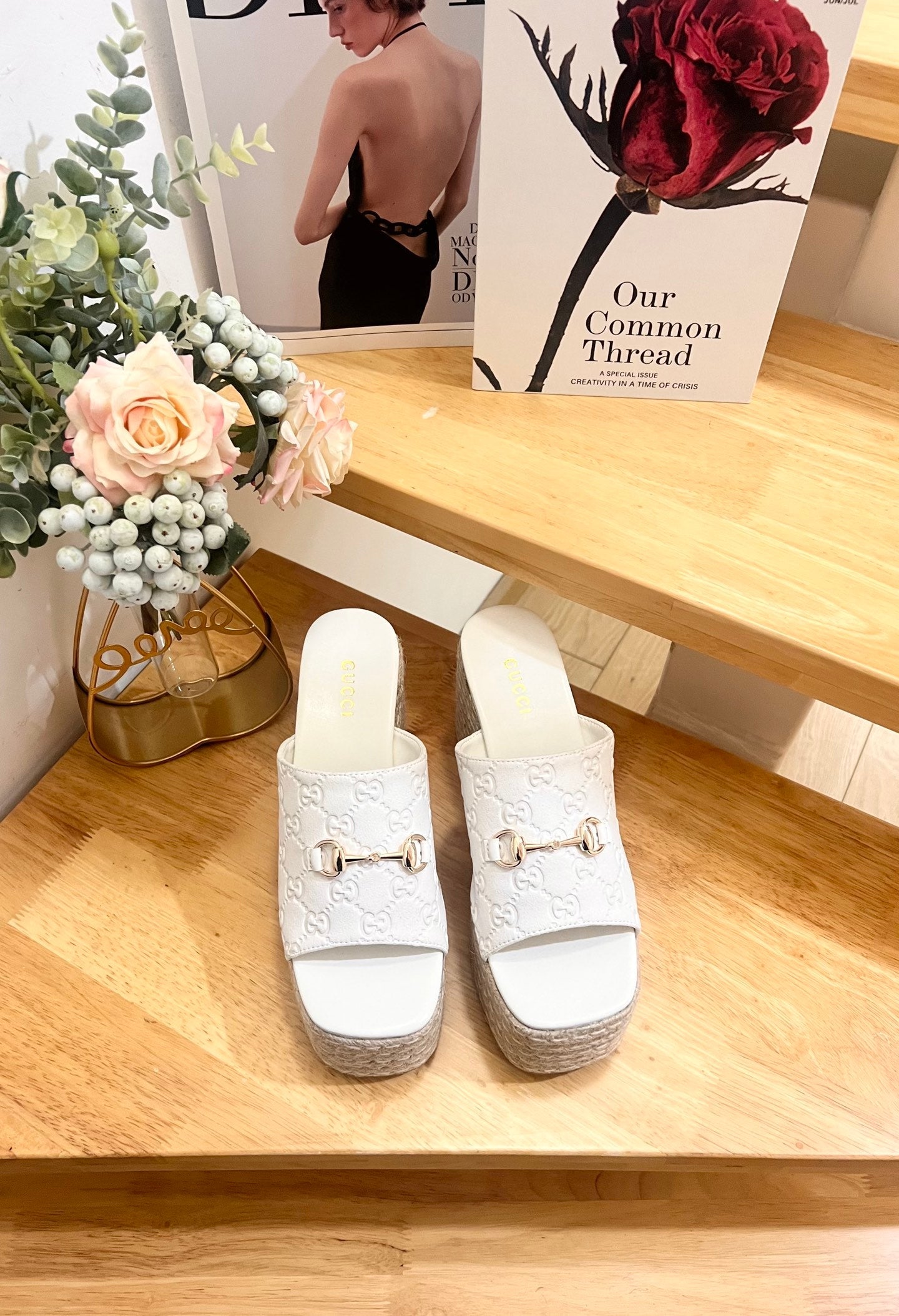 GUCCI 26S WEDGE SANDALS 100 MM IN WHITE SUEDE
