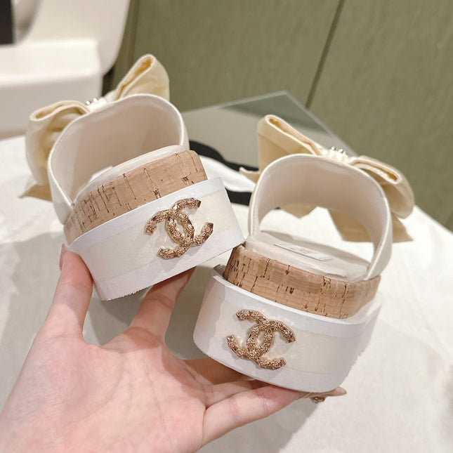 CC SLIPPERS WITH SILK BOW IN WHITE COWHIDE