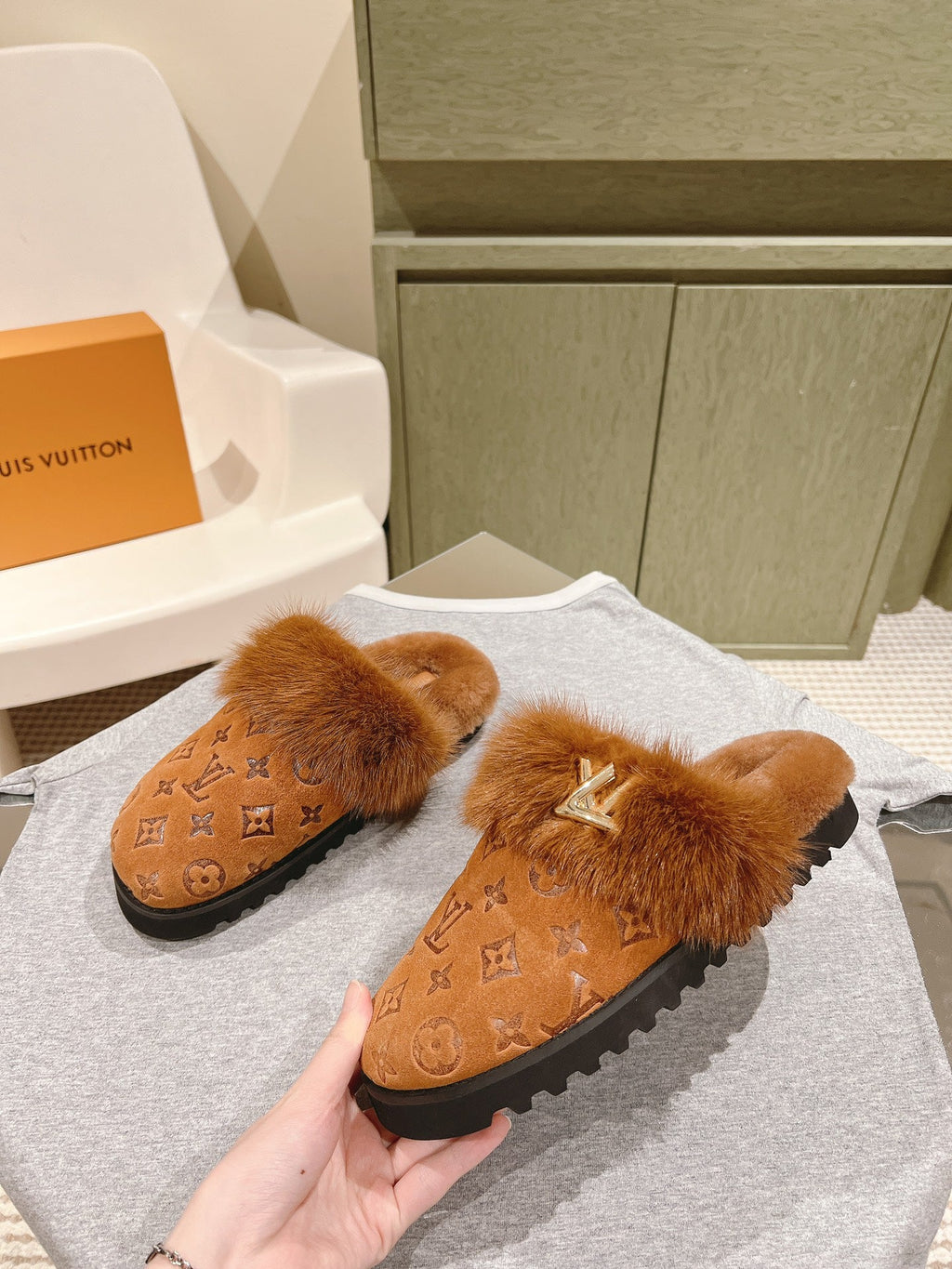 COSY FLAT COMFORT CLOG IN BRONZE BROWN MONOGRAM LAMB WOOL AND MINK FUR