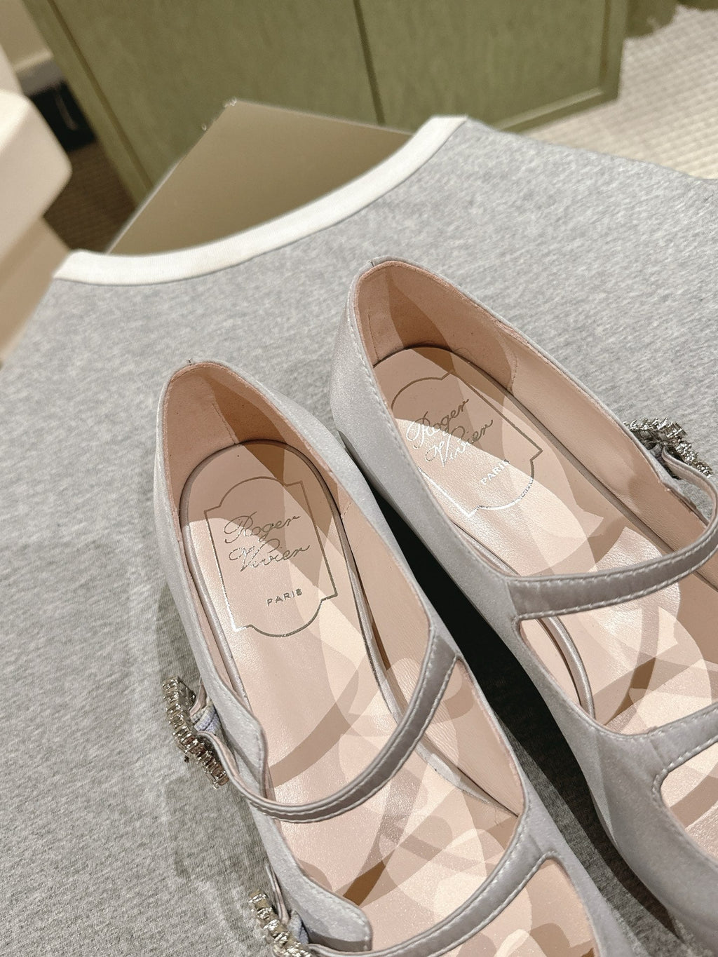TRÈS VIVIER MARY JANE DOUBLE-STRAP IN SILVER SILK