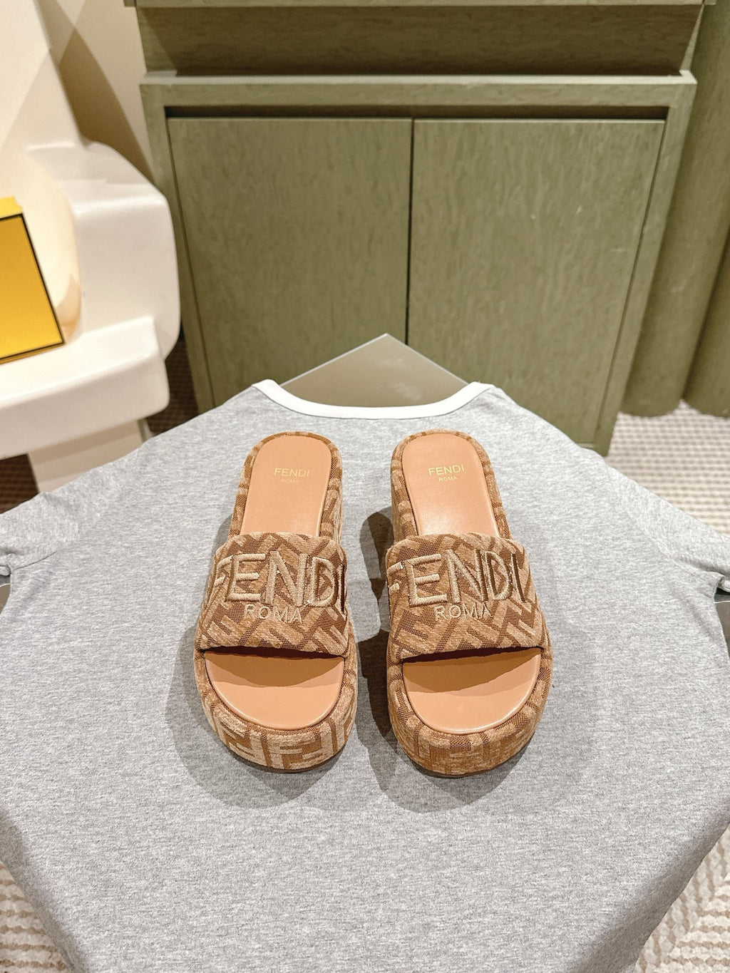 FENDI 26S PLATFORM SANDALS IN LIGHT BROWN FABRIC