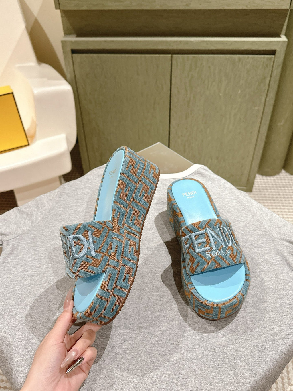 FENDI 26S PLATFORM SANDALS IN LIGHT BLUE AND BROWN FABRIC