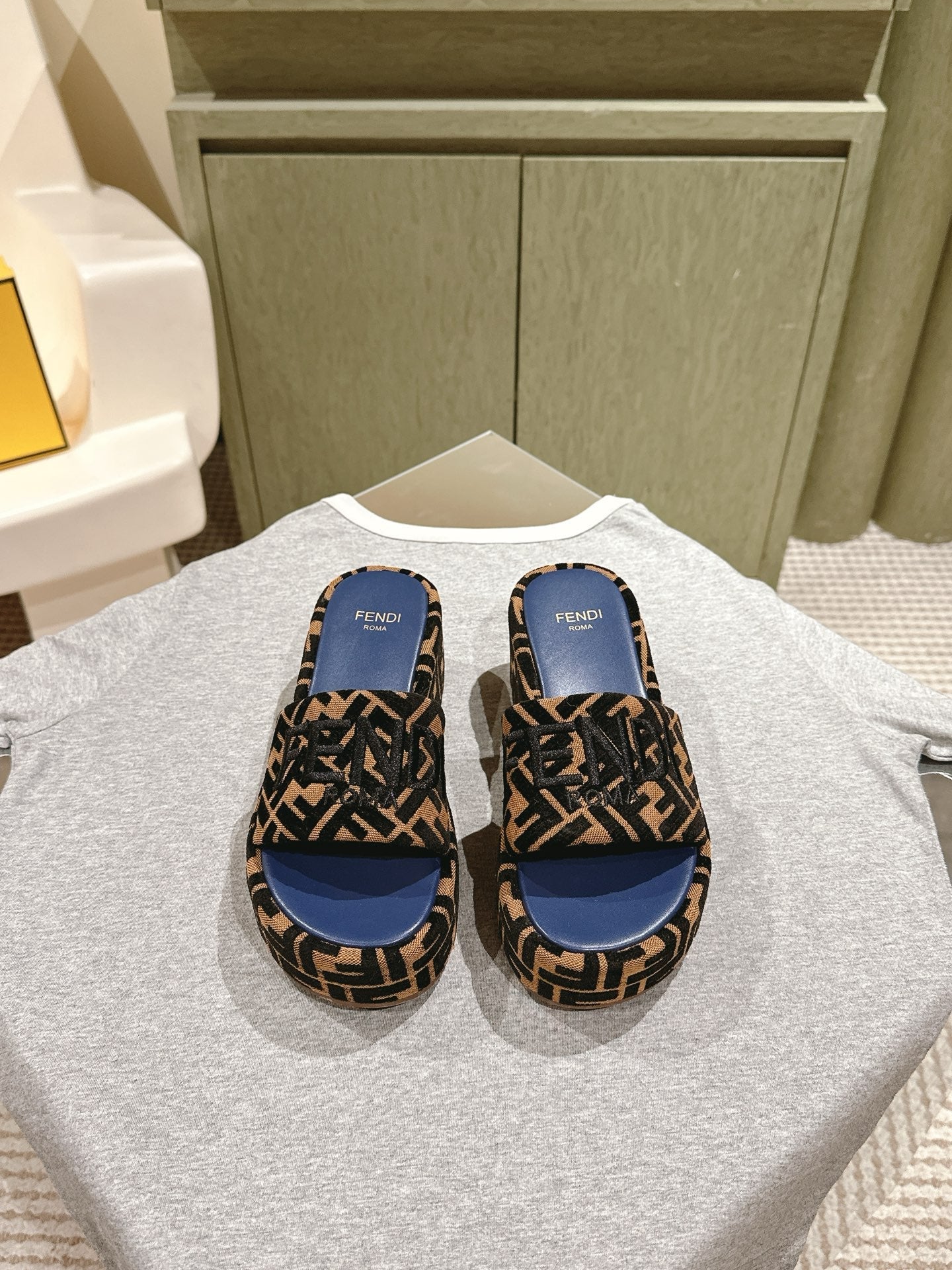FENDI 26S PLATFORM SANDALS IN BROWN AND BLACK FABRIC