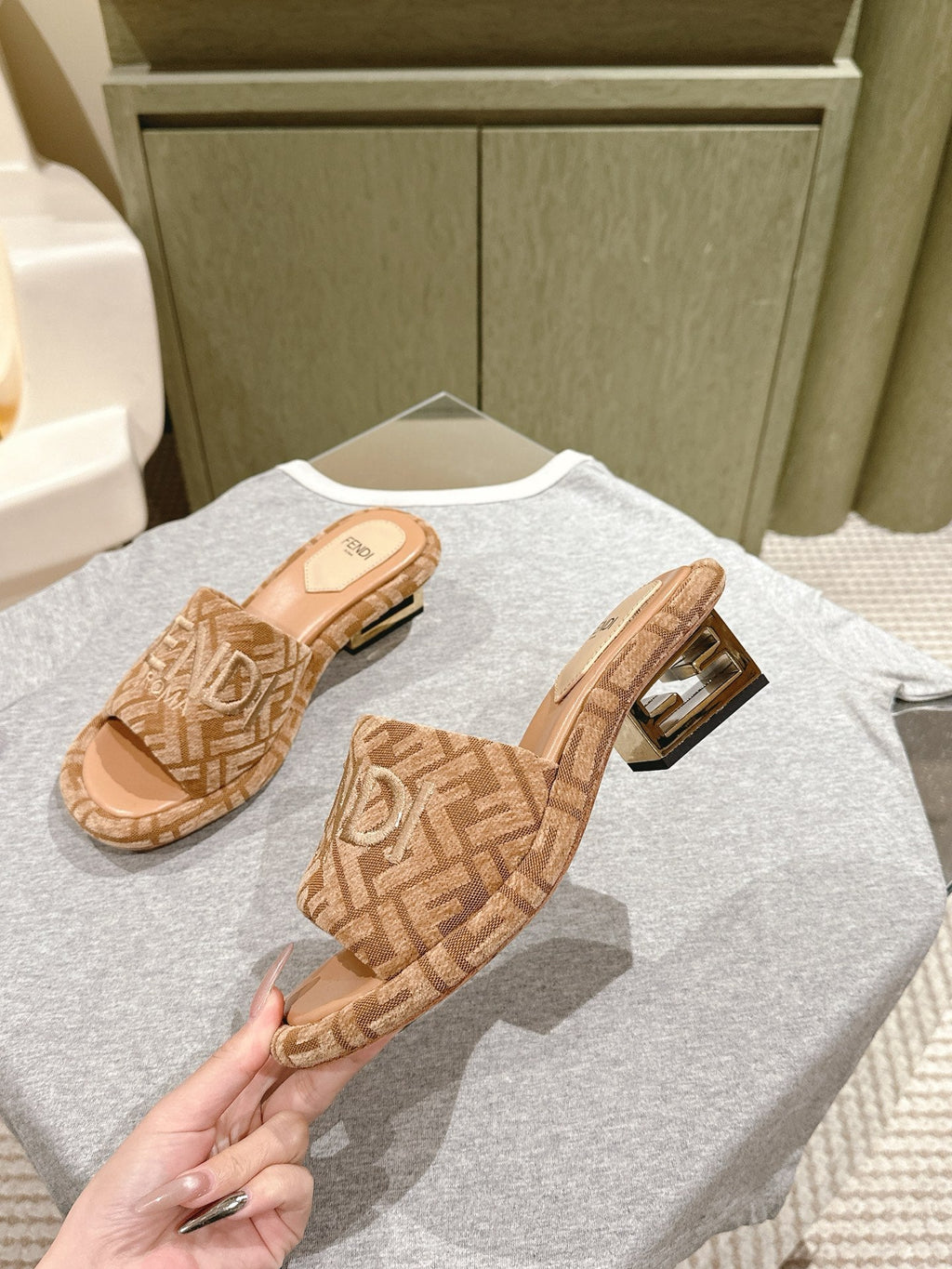 FENDI 26S HIGH SANDALS IN LIGHT BROWN FABRIC