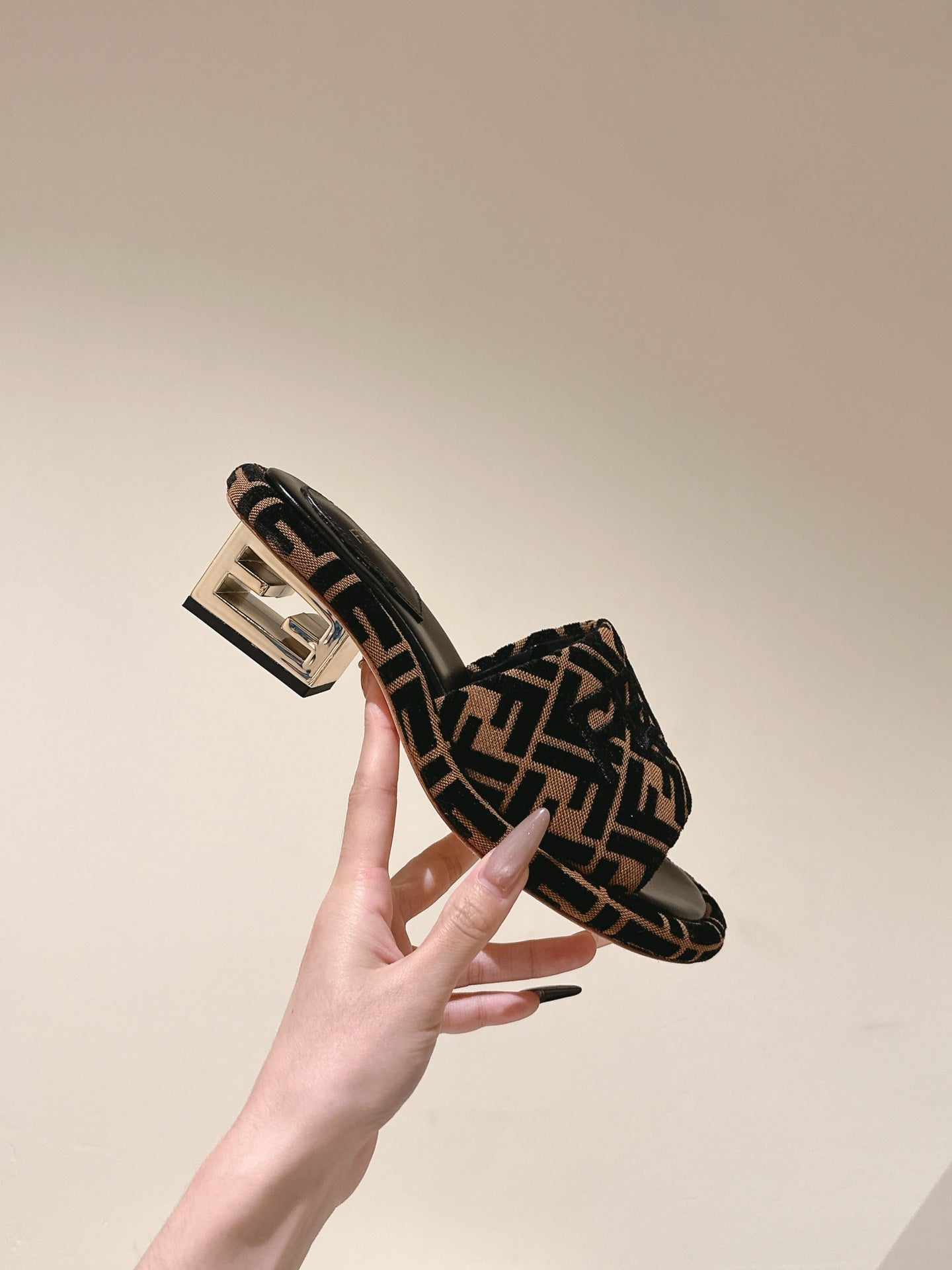 FENDI 26S HIGH SANDALS IN BROWN AND BLACK FABRIC STYLE 2