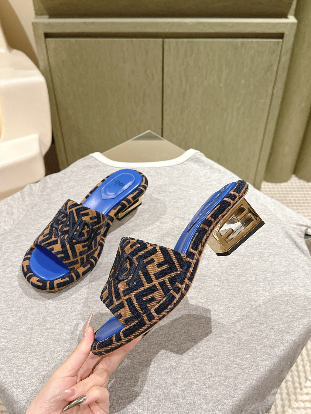 FENDI 26S HIGH SANDALS IN BROWN AND BLACK FABRIC