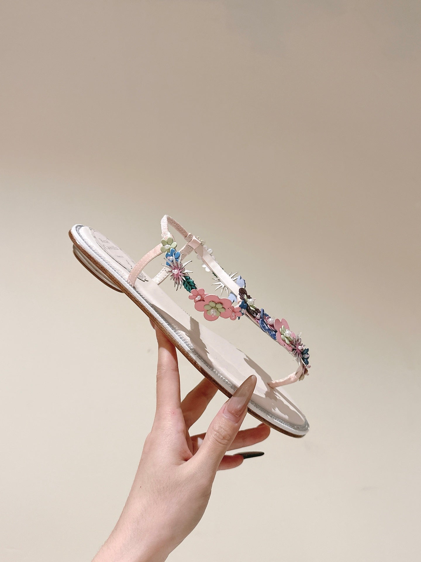 RENE CAOVILLA 26S THONG SANDALS IN NUDE PINK LAMBSKIN FLORAL EMBELLISHED STRAP