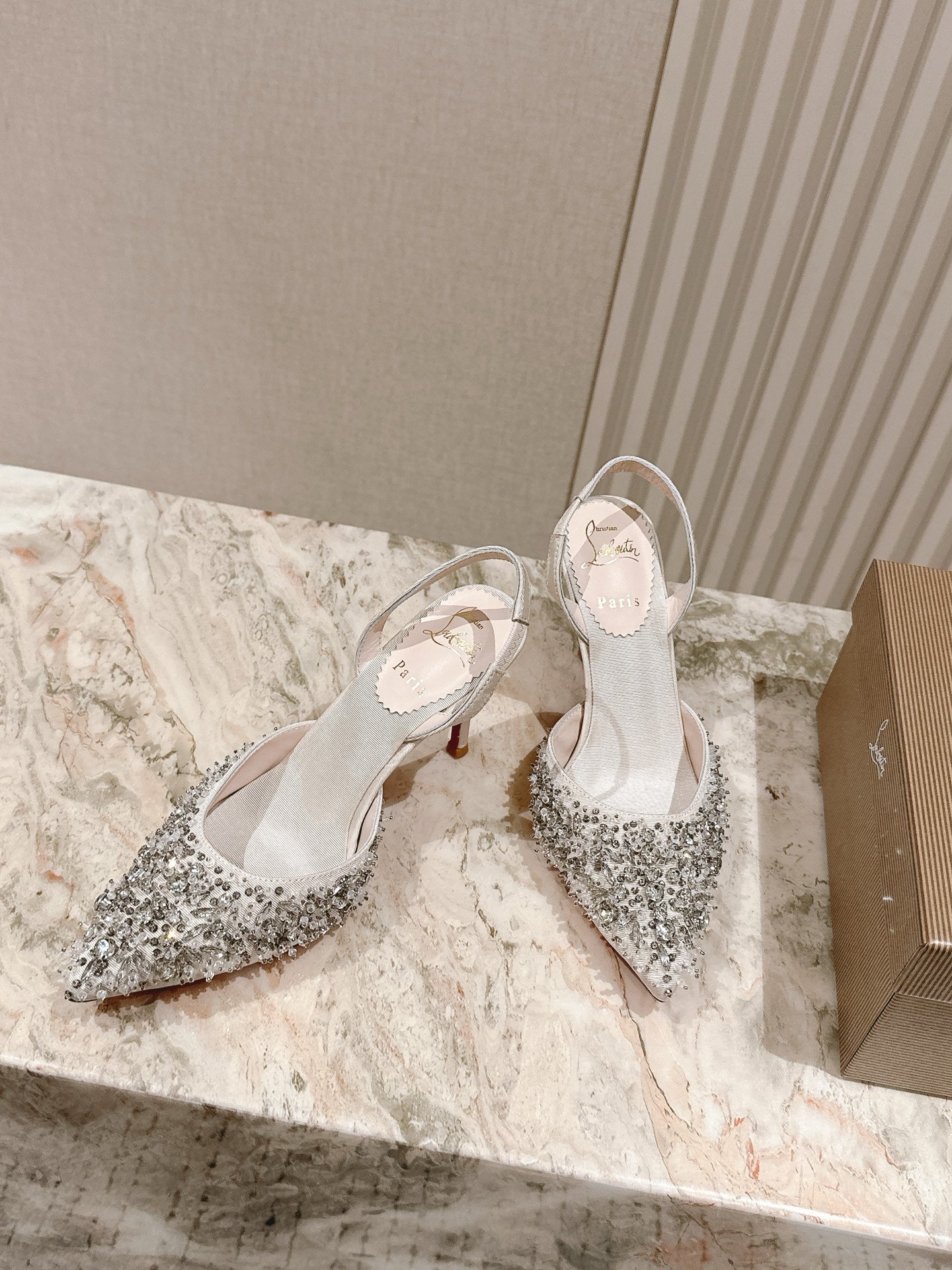 EMBELLISHED QUEENISSIMA SLINGBACK PUMPS 95MM IN WHITE GLITTER CALFSKIN