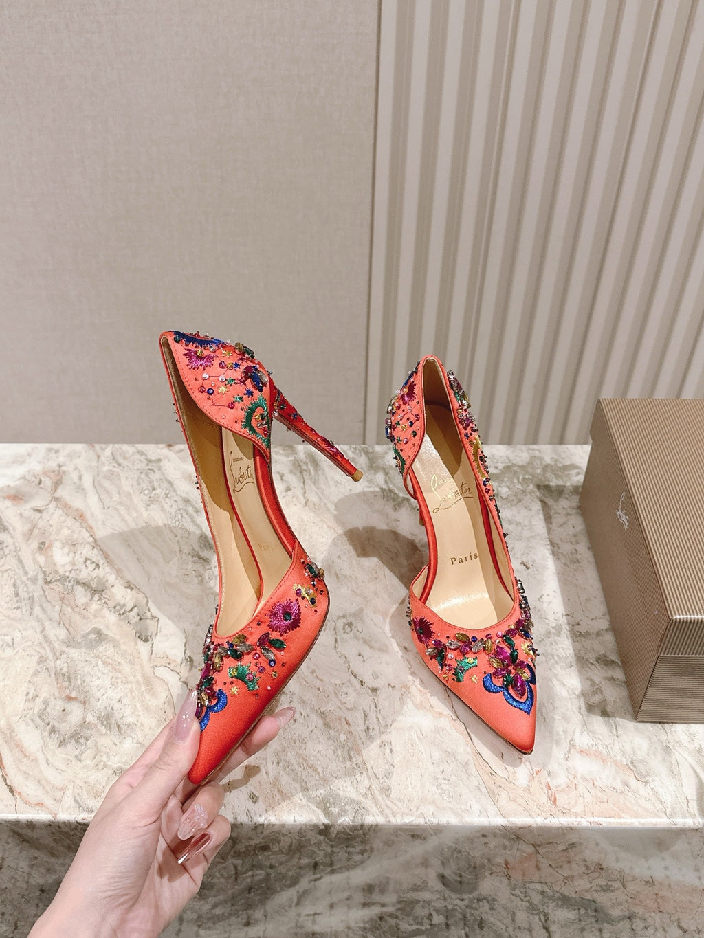 COLORFUL EMBROIDERED IRIZA PUMPS 105MM IN CORAL SATIN