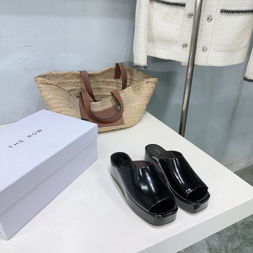 EMI FLATFORM SANDALS IN BLACK SHINY CALFSKIN