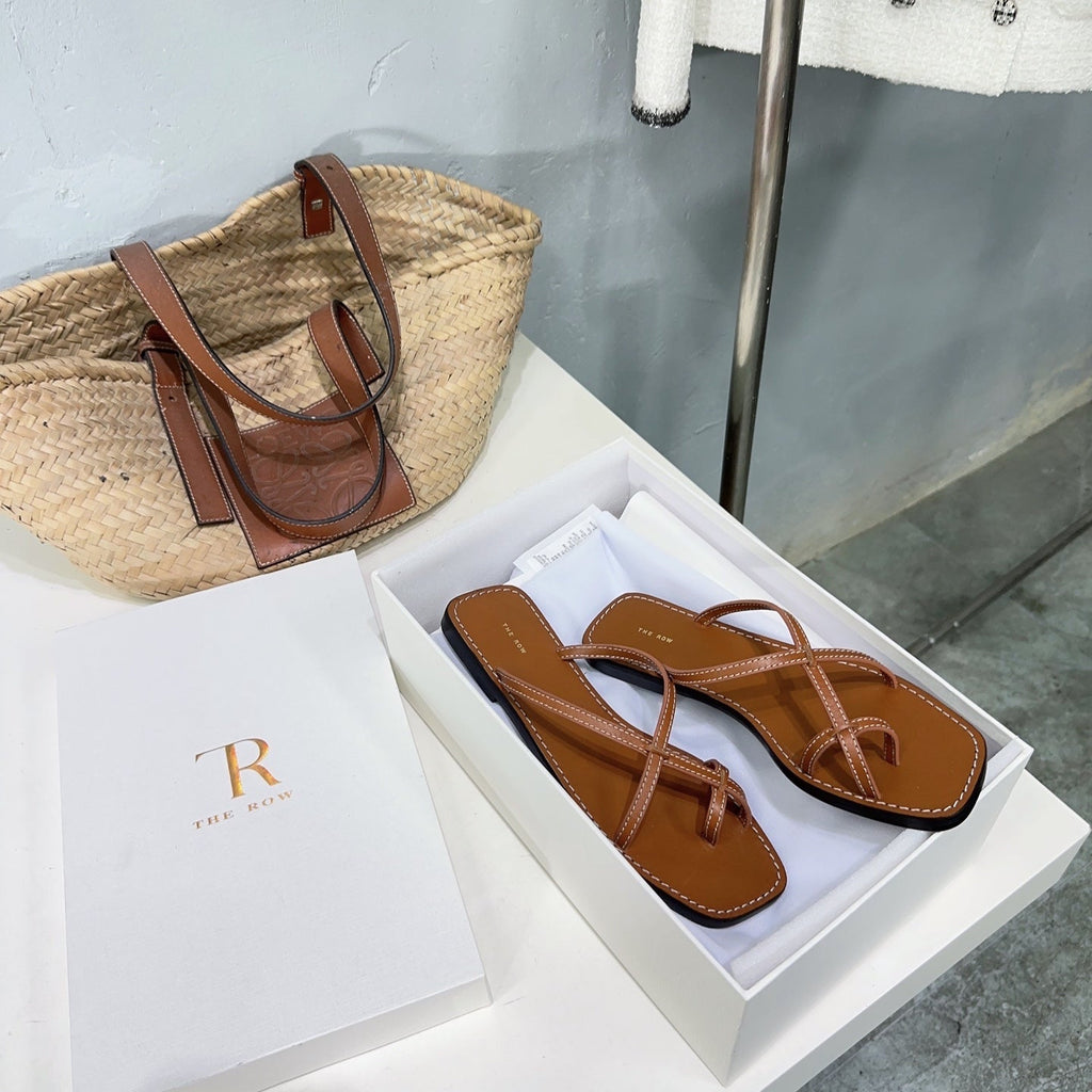 THE ROW 26S FLAT SANDALS IN CARAMEL BROWN CALFSKIN