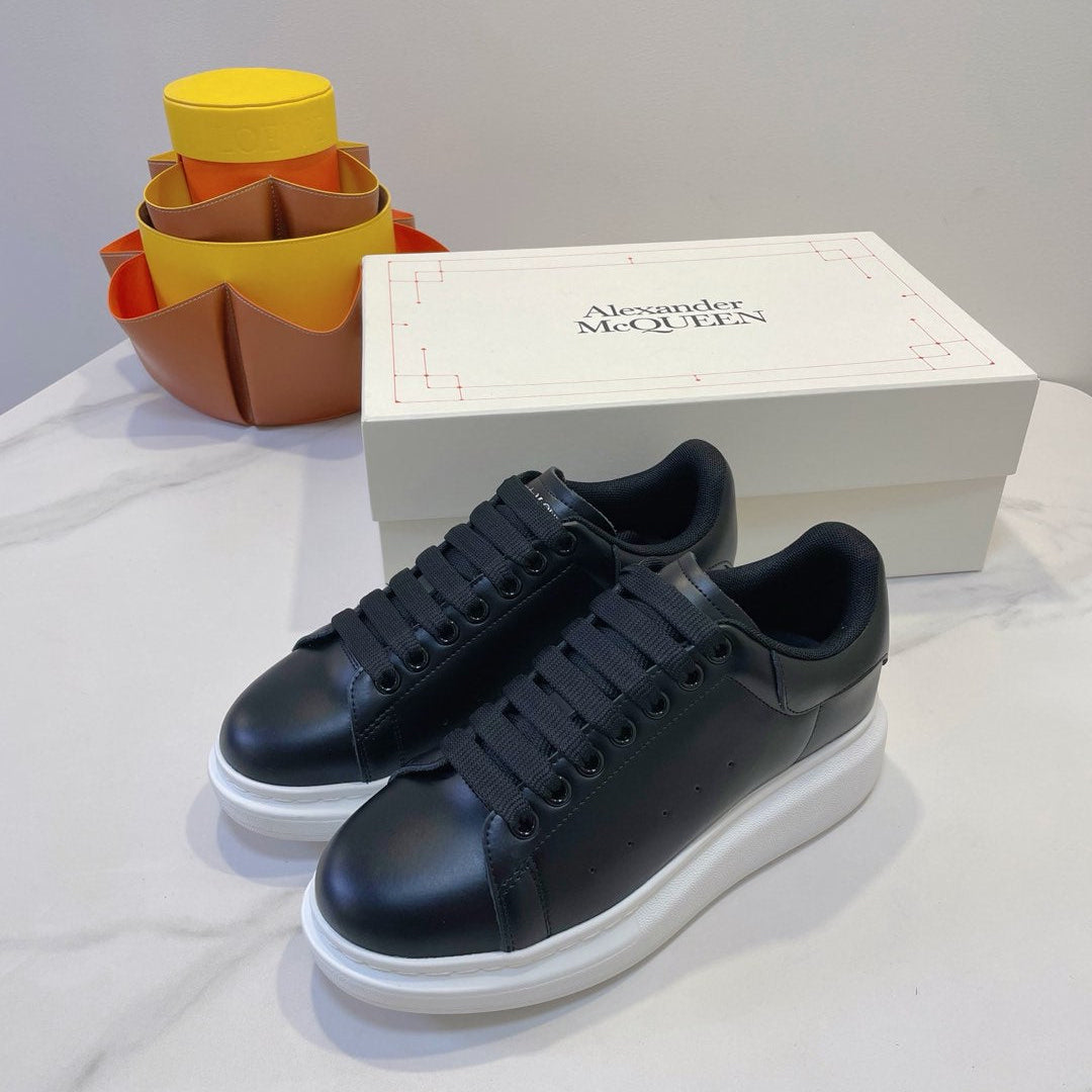 OVERSIZED SNEAKERS IN BLACK SMOOTH CALFSKIN WITH BLACK HEEL DETAIL