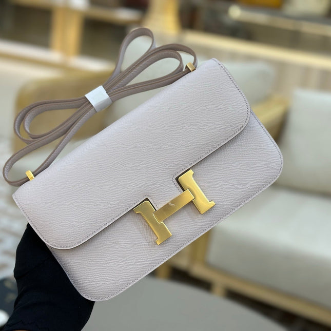 HM 25S CONSTANCE ELAN 24 CM IN ASH PINK-GREY EPSOM WITH GOLD HARDWARE
