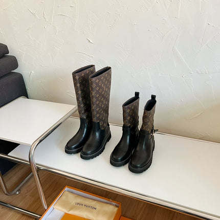 TERRITORY FLAT HIGH BOOT IN BLACK MIX CHOCOLATE BROWN MONOGRAM CALFSKIN