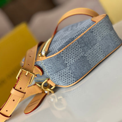 CHESS MESSENGER 24 IN COLUMBIA BLUE DAMIER DENIM 3D