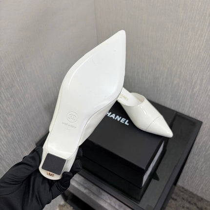 LV 26S HIGH-HEELED MULES 40 MM IN WHITE PATENT CALFSKIN