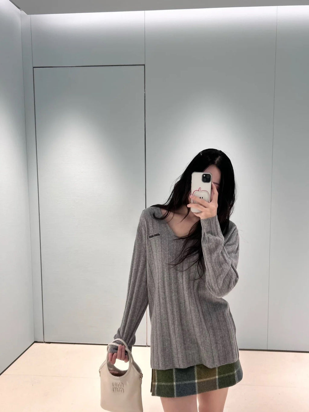 MIUMIU V-NECK SWEATER STYLE 761