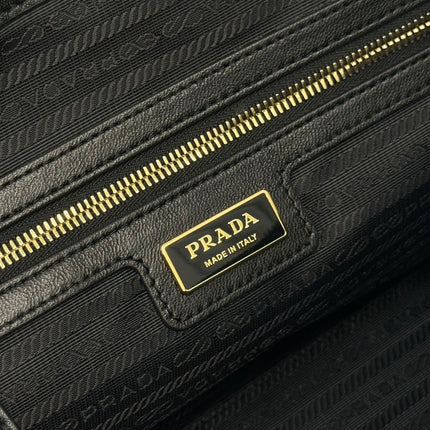 LARGE TOP HANDLE BAG 35 IN BLACK NYLON AND CALFSKIN TRIM