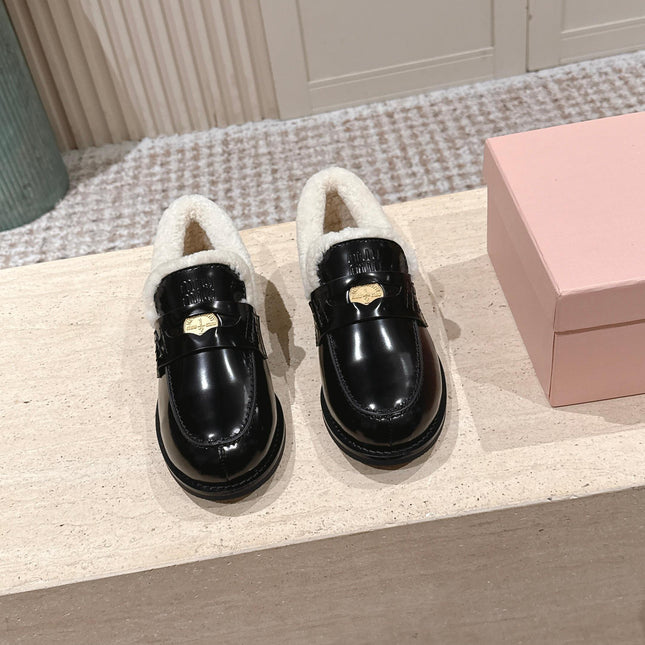 MIUMIU 25S PENNY LOAFERS 20MM IN BLACK PATENT CALFSKIN WITH SHEARLING