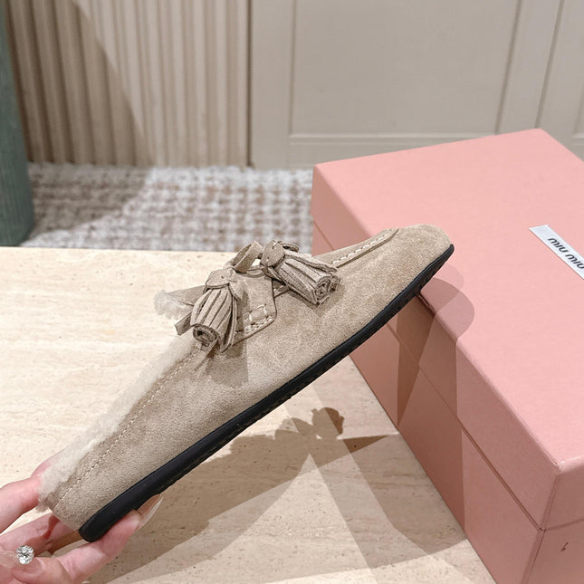 MIUMIU 25S MULES IN DESERT BEIGE SUEDE WITH SHEARLING