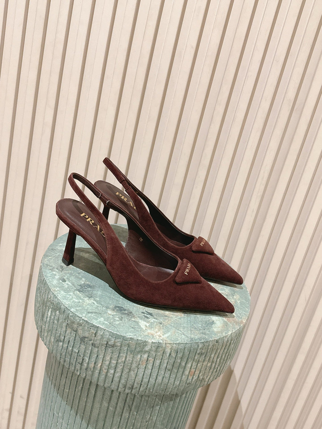 PRADA 26S POINTED-TOE SLINGBACK HEELS 75MM IN BURGUNDY BROWN SUEDE WITH LOGO