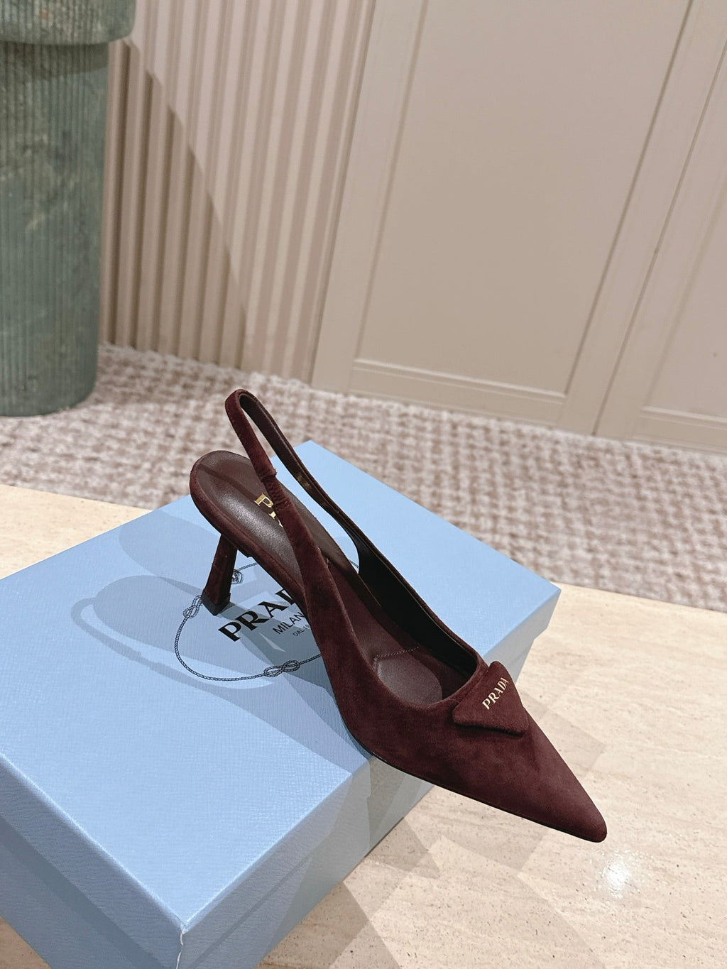 PRADA 26S POINTED-TOE SLINGBACK HEELS 75MM IN BURGUNDY BROWN SUEDE WITH LOGO