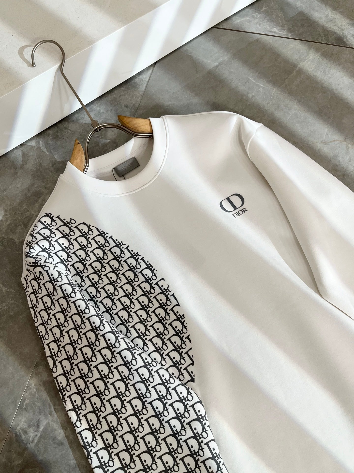 DIOR OBLIQUE CREWNECK SWEATSHIRTS IN WHITE AND BLACK