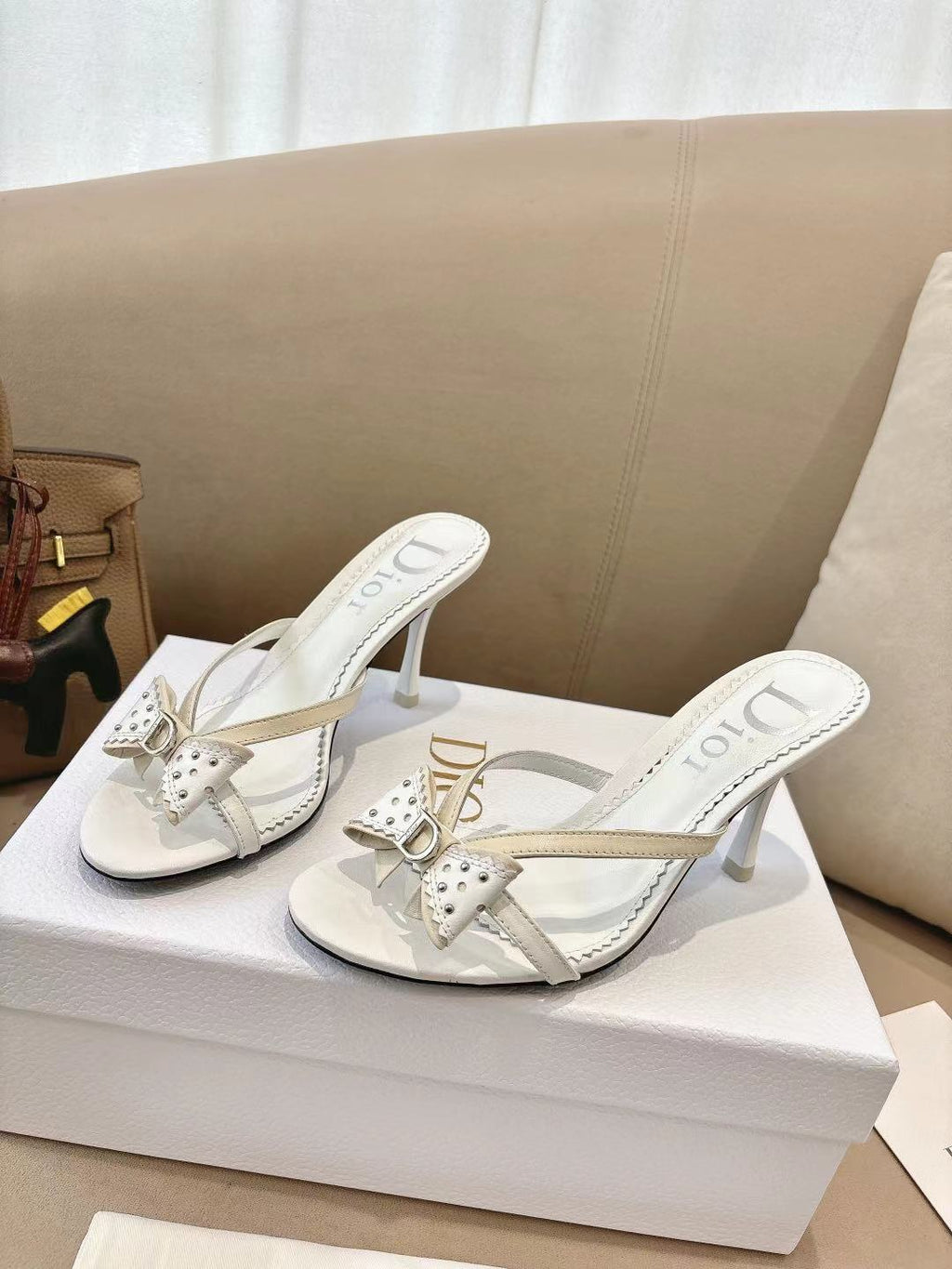 DIOR 26S KITTEN HEEL SANDALS 85MM IN WHITE CALFSKIN BOW STUDDED