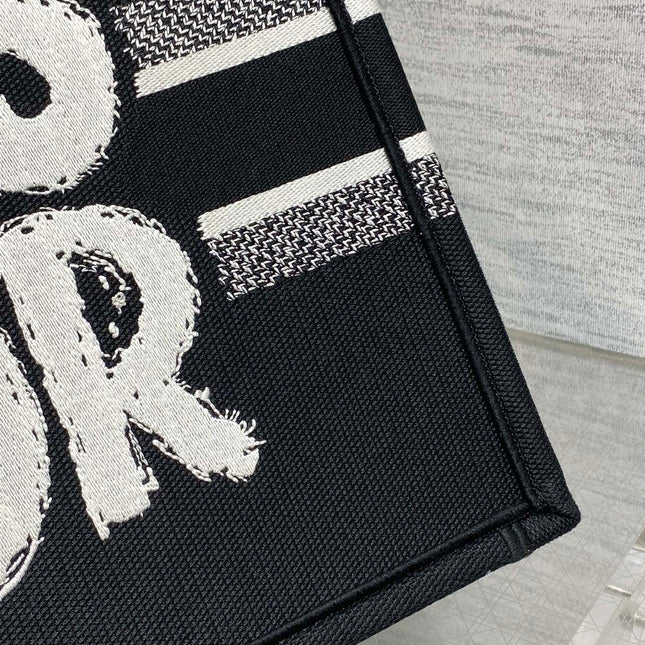 MEDIUM BOOK TOTE 36 IN BLACK MIX WHITE CANVAS 226507