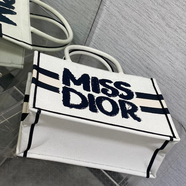 MEDIUM BOOK TOTE 36 IN WHITE MIX BLACK CANVAS 226504