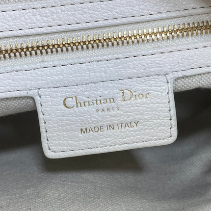 DIOR 25S SMALL VOYAGE BAG 23 IN IVORY FLAT MACROCANNAGE GRAINED CALFSKIN