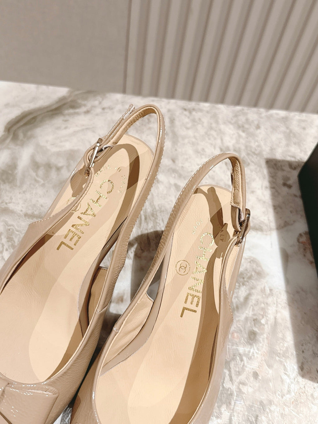 CC HIGH SLINGBACK IN BEIGE LAMBSKIN WITH BOW ATTACHED