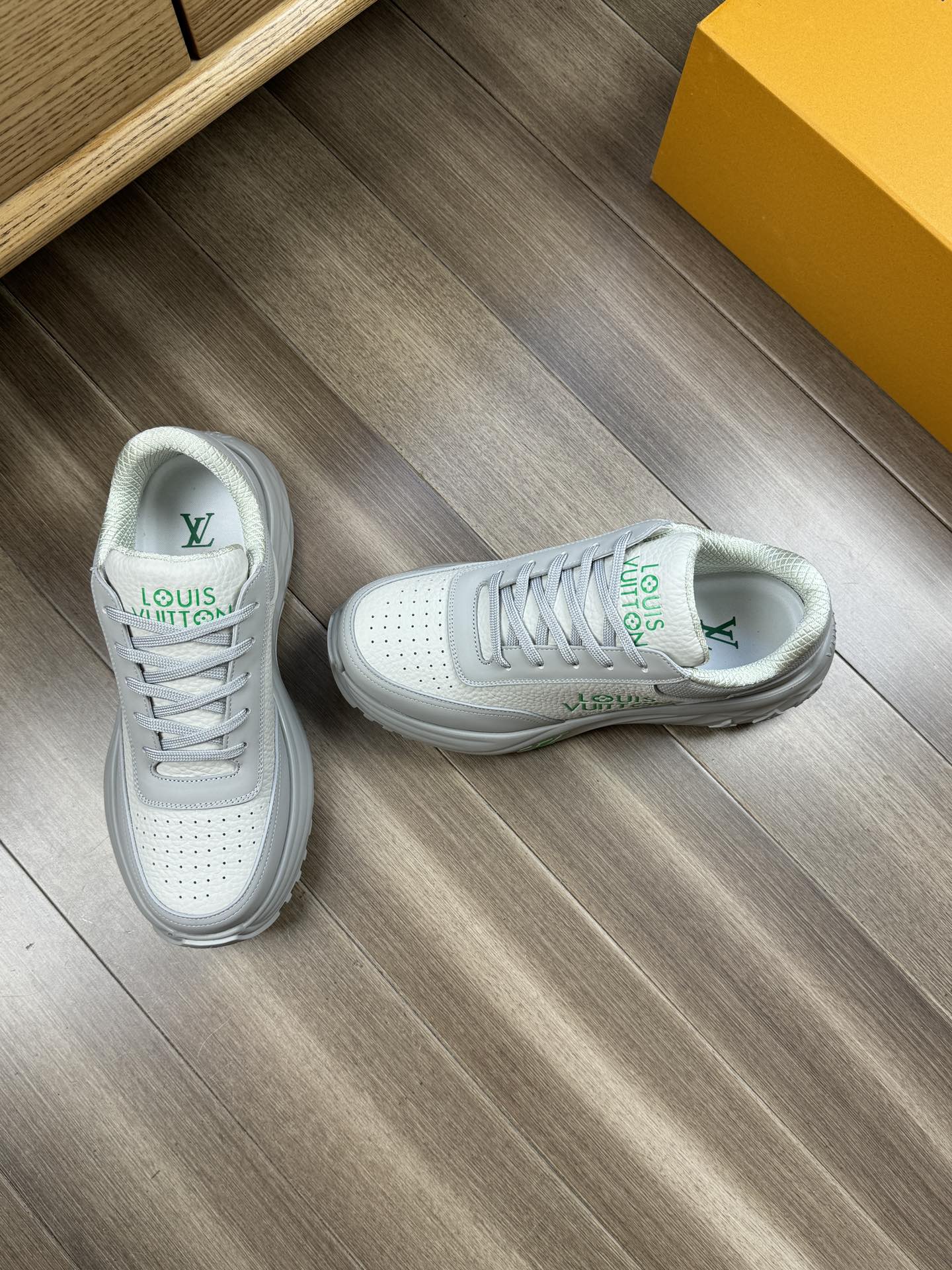 LV SPORT SNEAKER IN WHITE MIX GREY CALFSKIN WITH GREEN LOGO