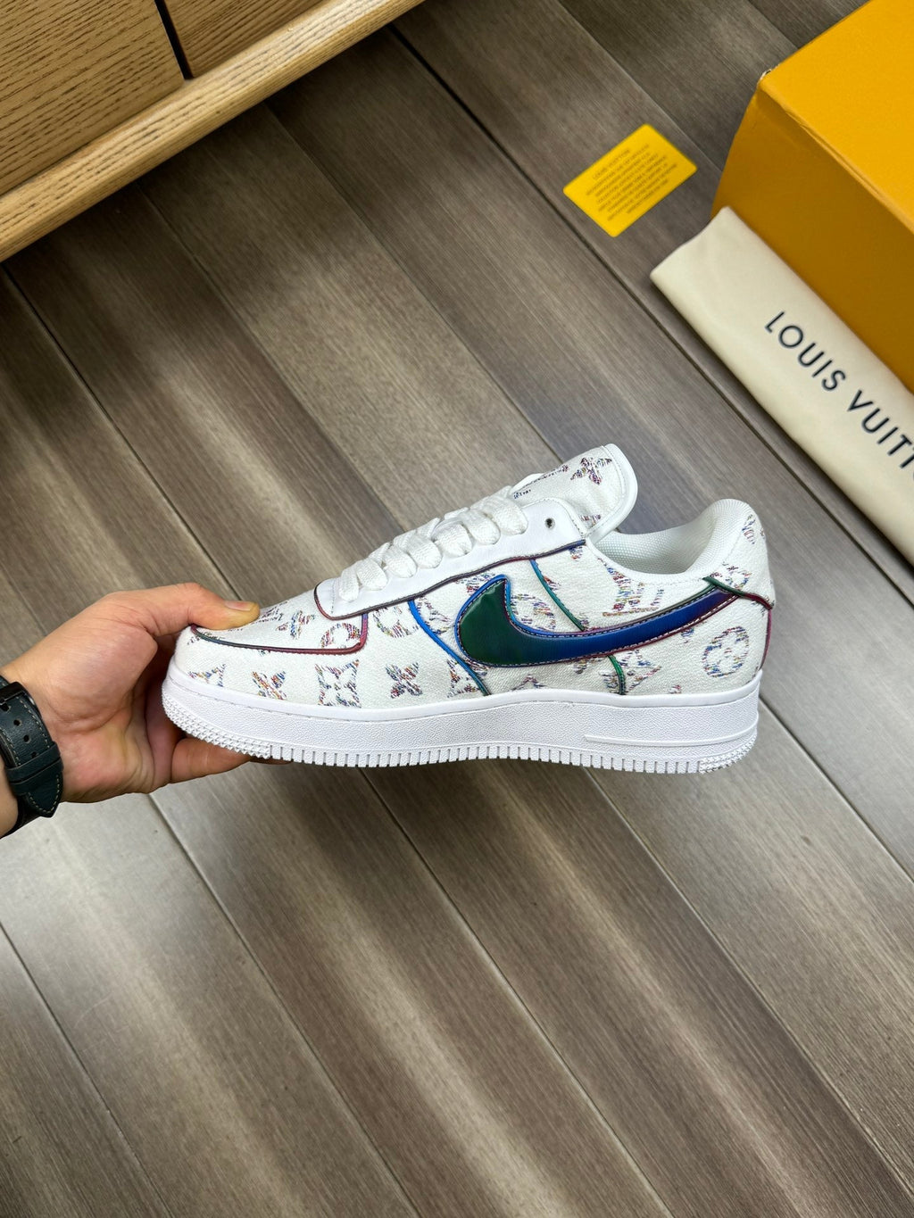 LV SNEAKER WHITE MONOGRAM CANVAS